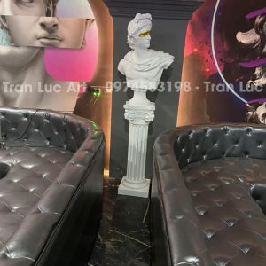 Tượng Apollo đặt trang trí tại quán bar