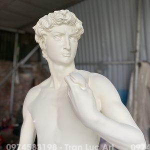 Tượng David chất liệu composite