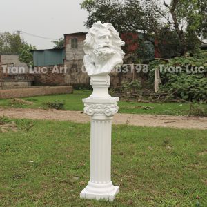 Tượng Marseille kết hợp cột Hy Lạp