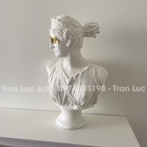 Tượng nữ thần Artemis trang trí tại phòng khách